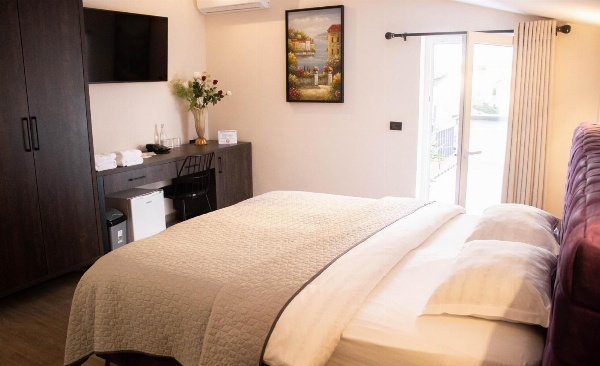 Venis Hotel Main image